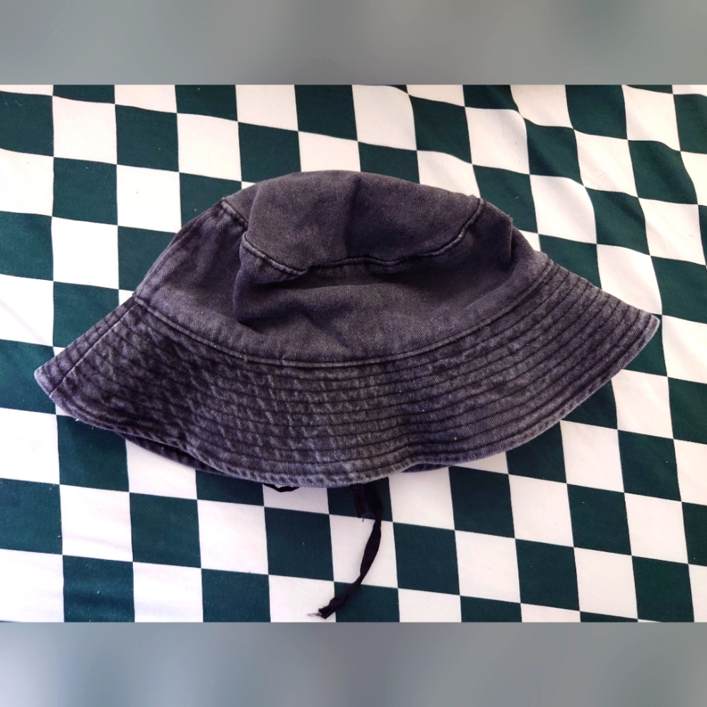 Bucket hat